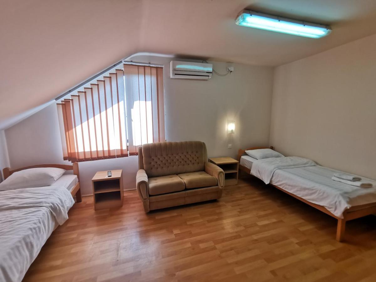 Motel Imperija Ub 外观 照片