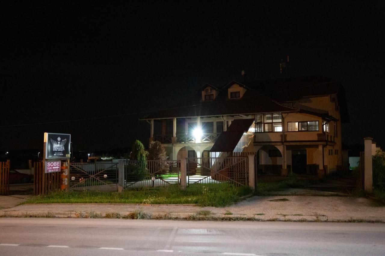 Motel Imperija Ub 外观 照片